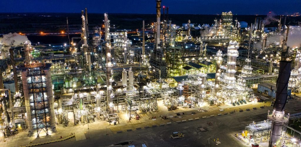 pexels-tomfisk-10386893 Oil and gas production plant